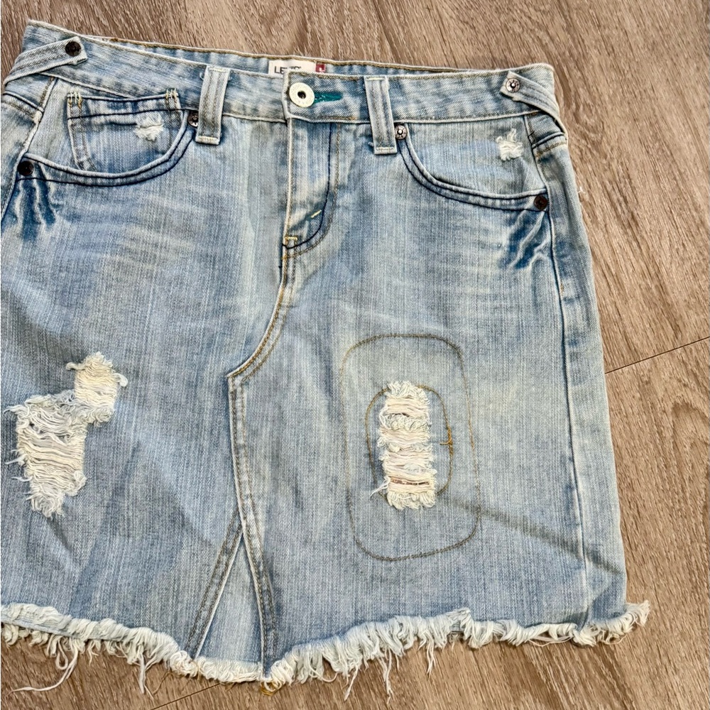 Levi’s Unique Distressed Denim Mini Skirt sz 9